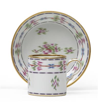 A cup and saucer with chintz décor, - Sklo, Porcelán