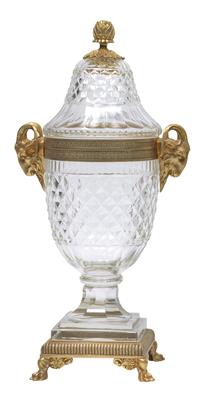 Vase mit Deckel und "bronze doré" Montierung, - Glas und Porzellan