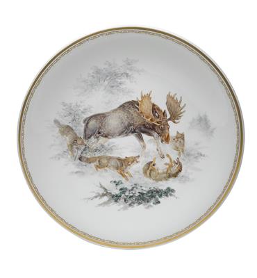 A wall plate with a moose and 4 wolves, - Vetri e porcellane