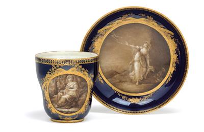 A pictorial cup and a pictorial saucer, - Vetri e porcellane