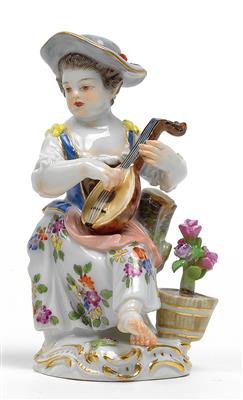 A seated girl gardener with mandolin, - Sklo, Porcelán