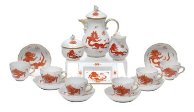 A mocha service decorated with red Ming dragons, - Sklo, Porcelán