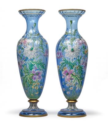 A pair of splendid glass vases with large blossoming branches, - Sklo, Porcelán