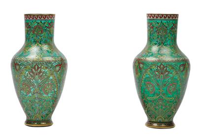 A pair of vases, - Sklo, Porcelán