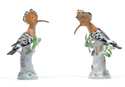 A pair of hoopoes, - Glass and porcelain