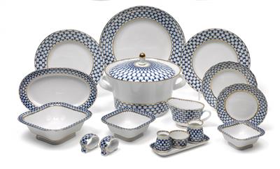 A Russian dinner service, - Glass and porcelain