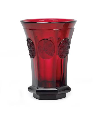 A socle cup, - Glass and porcelain