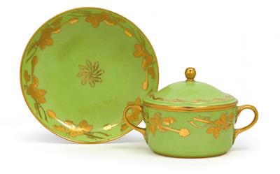 A soupière with lid and saucer, - Vetri e porcellane