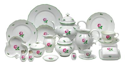 A tea service, - Glass and porcelain