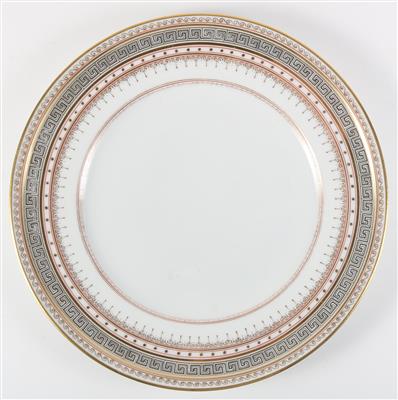 Twelve dinner plates, - Vetri e porcellane