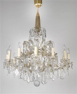 A glass chandelier, - Vetri e porcellane