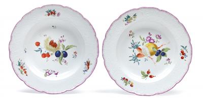 A pair of soup plates, - Sklo, Porcelán