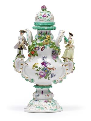 A potpourri vase with lid, decorated with an amorous couple, - Glass and porcelain