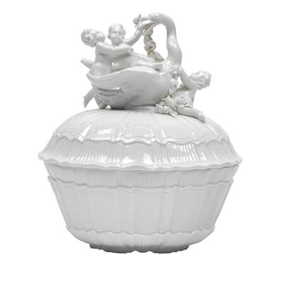A sauce tureen with lid, from the "Swan Service” - Glass and porcelain