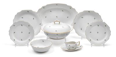 A dinner service [elements of], - Glass and porcelain