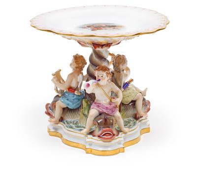 An epergne with 3 dolphins mounted by 3 children, - Sklo, Porcelán