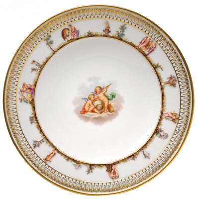 A plate in the "Capodimonte" style, - Sklo, Porcelán