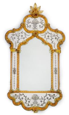 A Venetian mirror, - Vetri e porcellane