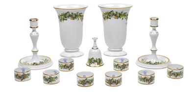 Christmas decorations, A pair of vases, A pair of candleholders, A table bell and 8 napkin rings, - Sklo, Porcelán