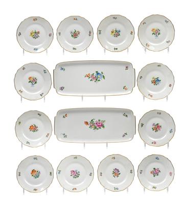 12 bread plates and 2 sandwich platters, - Glass and porcelain