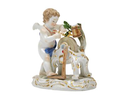 Cupid sharpening an arrow, - Vetri e porcellane