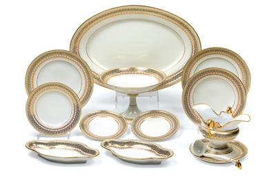 A large dinner service, - Sklo, Porcelán