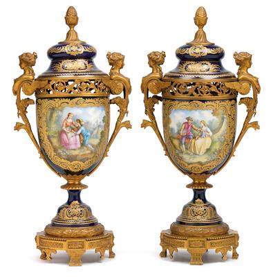 A pair of lidded vases with gilt bronze mounts, - Vetri e porcellane