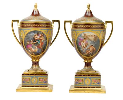 A pair of lidded vases with plinths and scenes in the manner of antiquity, - Vetri e porcellane