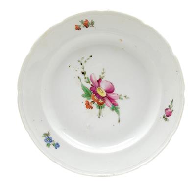 A Russian floral plate, - Sklo, Porcelán