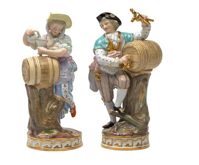 A vintner couple with wine barrels, - Glass and porcelain