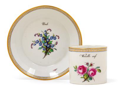 "Wandle auf Rosen und Vergiss-mein-nicht" – A floral cup and saucer, - Sklo, Porcelán