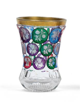 Becher mit Blumen und Früchten, - Glas und Porzellan