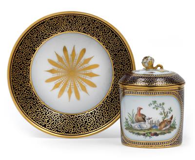 A lidded cup decorated with poultry, and saucer, - Glass and porcelain