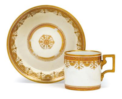 A décor cup with saucer, - Vetri e porcellane