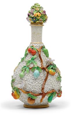 Flasche und Stöpsel mit plastischen Blumen und Früchten, - Glas und Porzellan