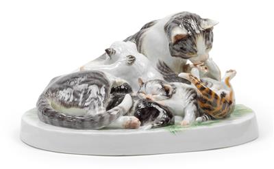 A figure of a mother cat with 4 kittens, - Sklo, Porcelán