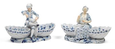 A chef couple, sitting on 2 shells, - Sklo, Porcelán