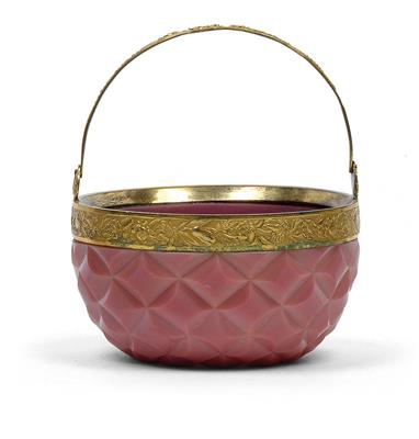 A basket with gilt mount and handles, - Sklo, Porcelán