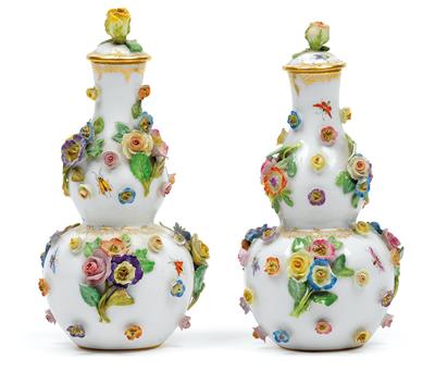 A pair of lidded vases encrusted with blossoms, - Glass and porcelain