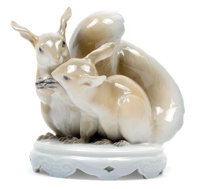 A pair of squirrels, - Glass and porcelain