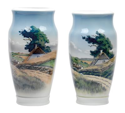 A pair of vases with Danish landscapes, - Vetri e porcellane