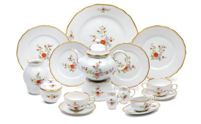 A dinner- and tea service, - Vetri e porcellane