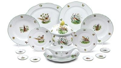 A dinner service decorated with game animals, - Sklo, Porcelán