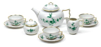 A tea service, - Glass and porcelain