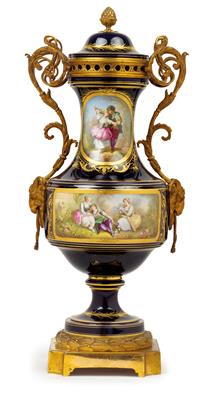 A lidded vase with gilt bronze mount, - Vetri e porcellane