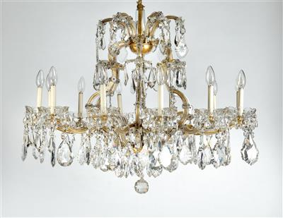 A glass chandelier of crown-type, - Vetri e porcellane