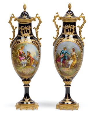 A pair of French lidded vases with gilt yellow metal-mount, - Sklo, Porcelán
