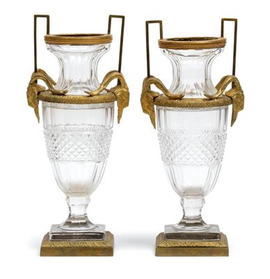 Paar Glasvasen mit "bronze dore" Montierungen, - Glas und Porzellan