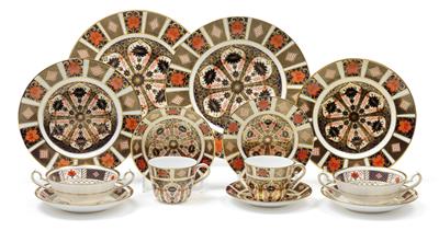 A porcelain service [elements of], - Vetri e porcellane