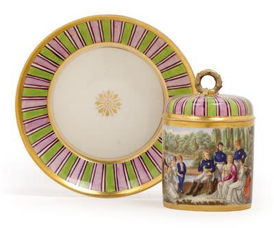 A cup with "Kronprinzen Familie" (Crown prince family) lid and saucer, - Sklo, Porcelán